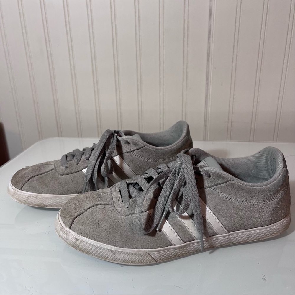 Adidas Women’s Grey Suede Court Sneakers Size 8.5 - Low Top Sporty VL Court 3.0 - Picture 2 of 10